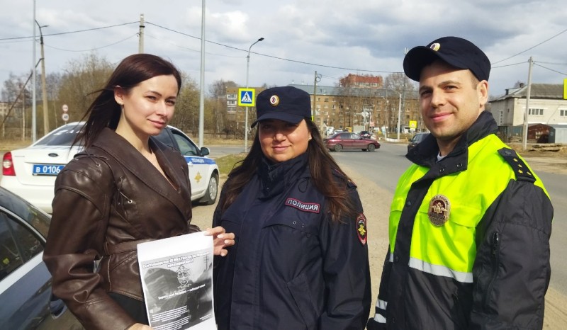 Сыктывкарские полицейские напомнили водителям о правилах безопасности на железнодорожном переезде