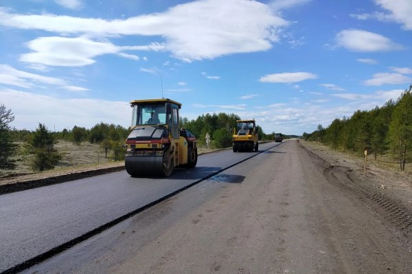 В Корткеросском районе продолжается ремонт региональной трассы

