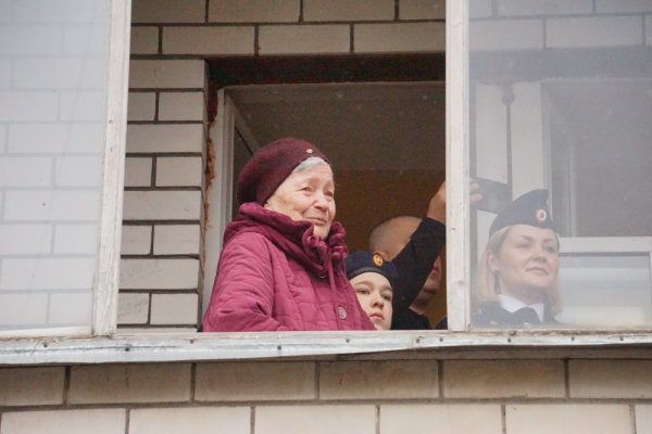 В Сыктывкаре частицу Вечного огня от Могилы Неизвестного Солдата передали инвалиду Великой Отечественной войны Марии Есевой