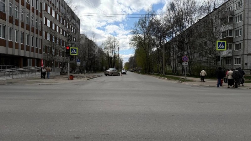 9 мая нетрезвый мужчина без прав спровоцировал ДТП на перекрестке в Сыктывкаре