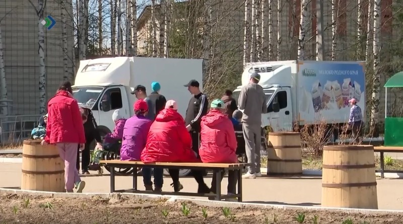 Кочпонский дом социального обслуживания получил партию молочной продукции от партии "Единая  Россия"