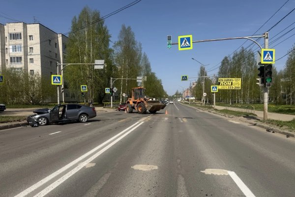 В Сыктывкаре тракторист подрезал Skoda Octavia, водитель и пассажир иномарки получили травмы