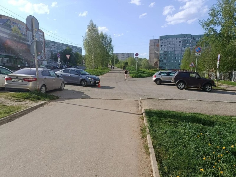 В Эжве девушка на Kia сбила 10-летнего самокатчика, ребёнок госпитализирован