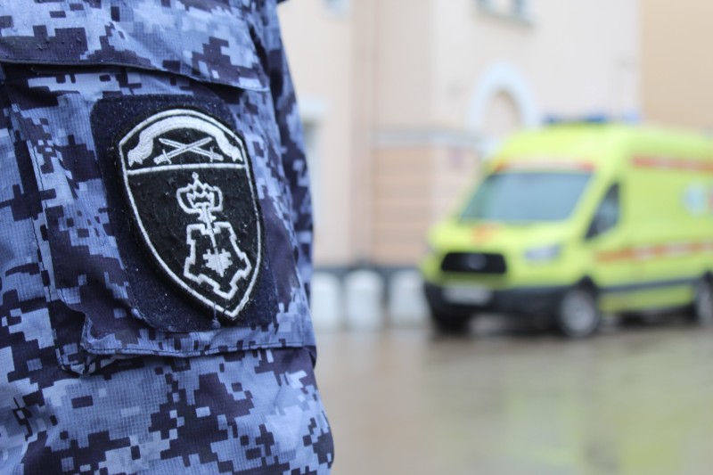 В Сыктывкаре росгвардейцы задержали мужчину, напавшего на работника скорой помощи