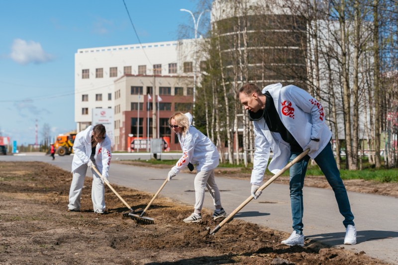 Чистота зеленого города: усинцы вышли на второй в этом году общегородской субботник