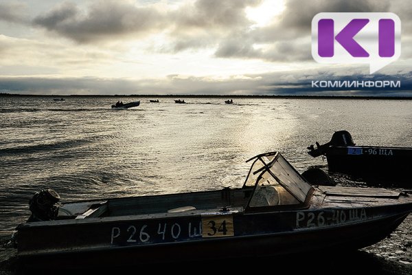 В Троицко-Печорске ловили лодку без водителя 