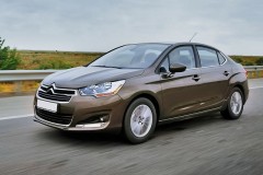 Автомобиль Citroen у официального дилера